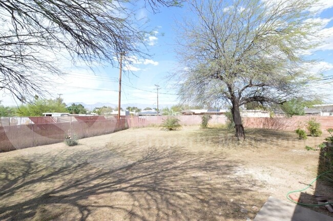 Building Photo - 6753 E Nelson Dr