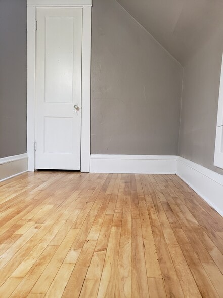 Building Photo - 1751 S 60th St