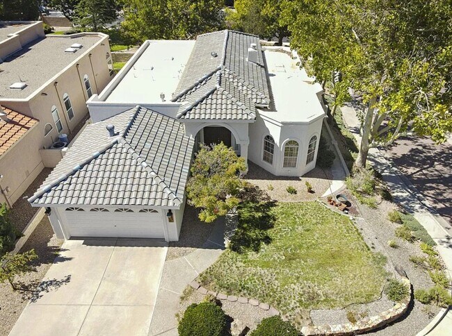 Building Photo - 6615 Wentworth Ct NE