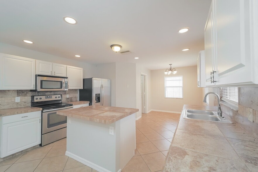 Building Photo - 1413 SW 11th Pl