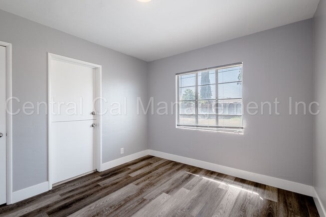 Building Photo - 3 Bedroom/1 Bath Home - $1895 Per Month! M...
