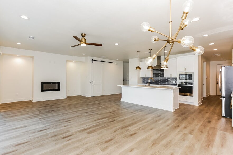 Building Photo - 7177 9th Hole Dr