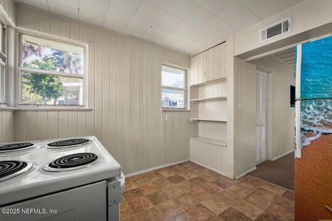 Building Photo - 725 5th St N