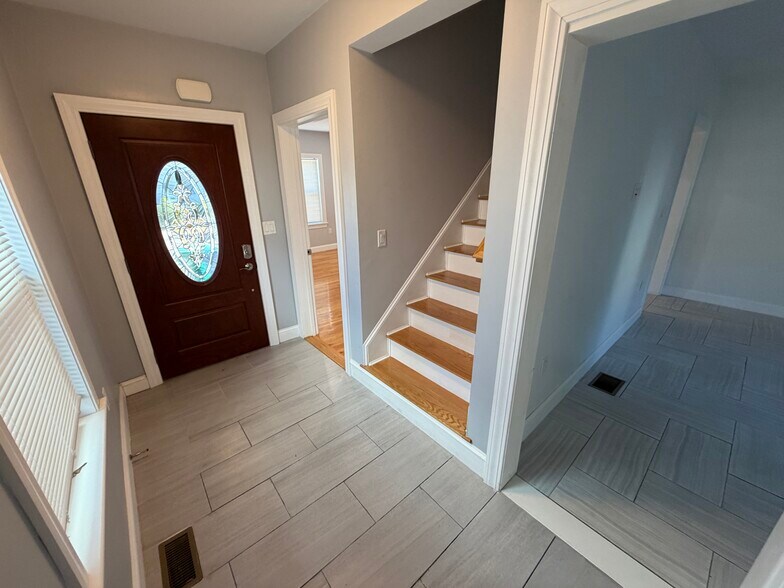 Building Photo - 31 Middle St