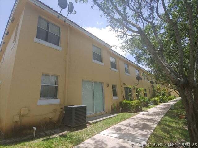 Building Photo - 2214 Shoma Dr