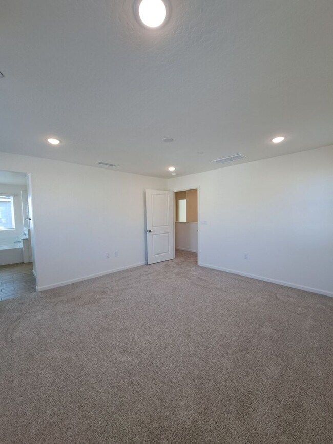Building Photo - Modern 3-Bedroom Home in the Exclusive Elev8ions Neighborhood of Clovis!