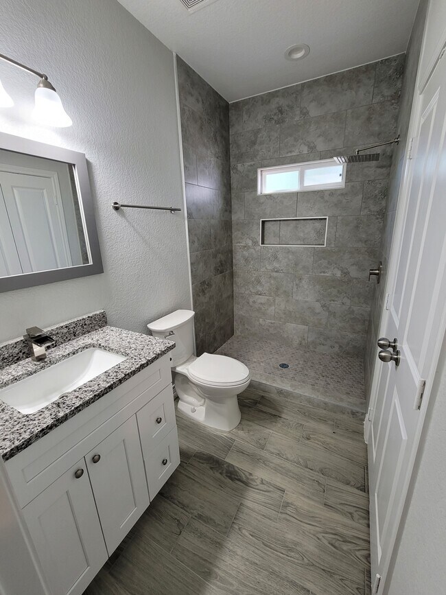 Building Photo - 11750 White Cedar St