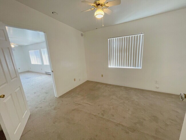 Building Photo - 5709 W Rocking Cir St