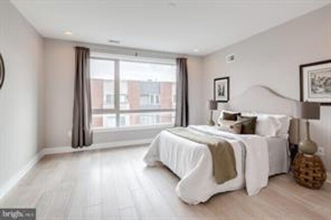 Building Photo - Northern Liberties Townhome with 2 Car Parking