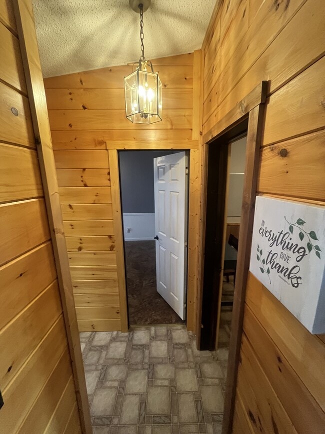 Building Photo - 12 Ray Dr