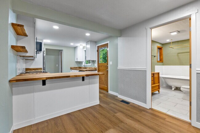 Building Photo - 2230 Jasper Way NW