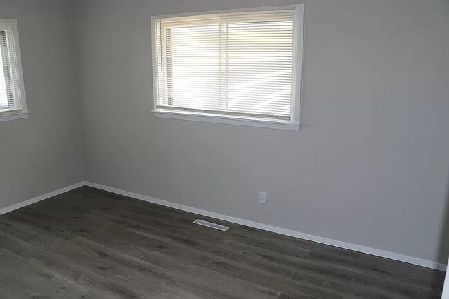 Building Photo - 312 Rowe Dr