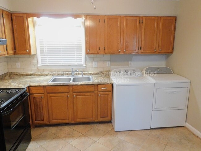 Building Photo - 3445 Huffine Mill Rd