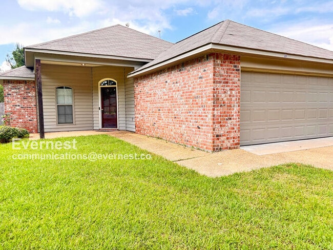 Primary Photo - Beautiful 3-Bedroom Home with Modern Ameni...