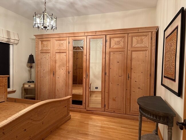 master bedroom - 1700 N Windsor Dr