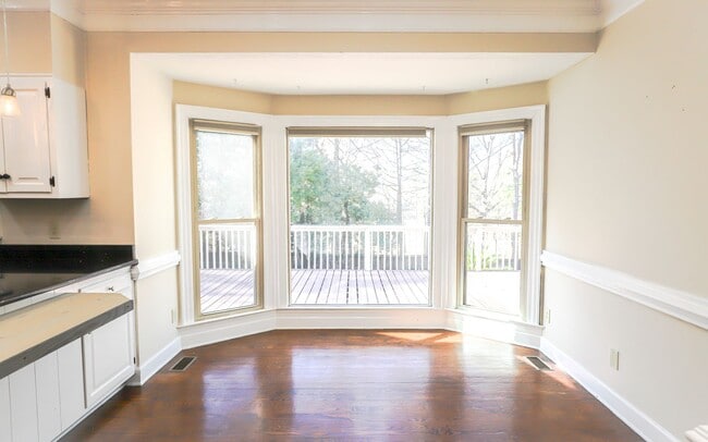 Building Photo - 809 Houndslake Dr