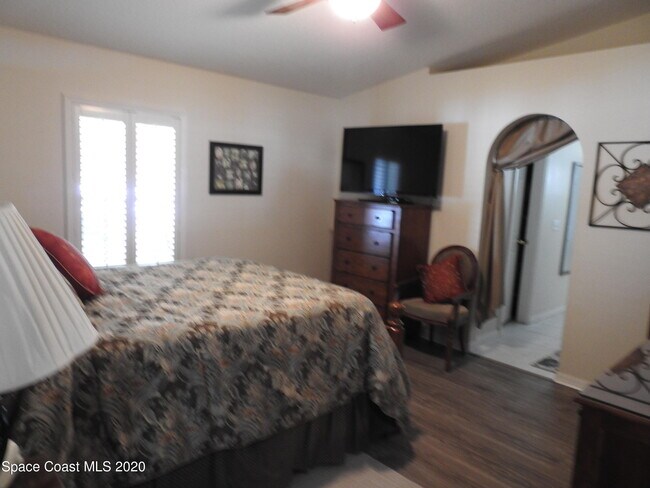 Building Photo - 1664 La Maderia Dr