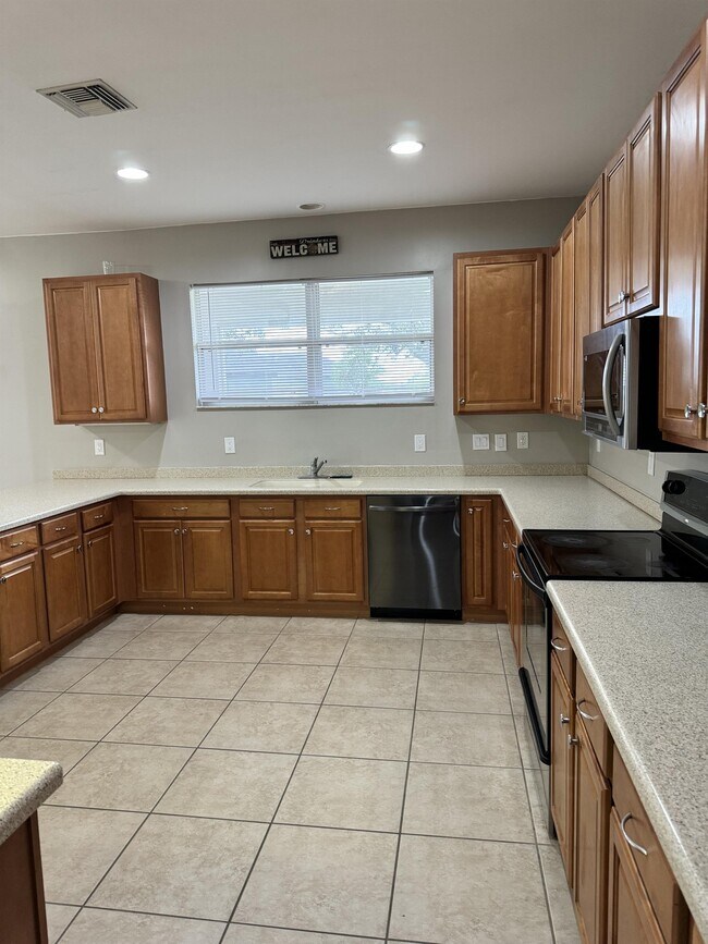 Building Photo - 1722 NW 5th St