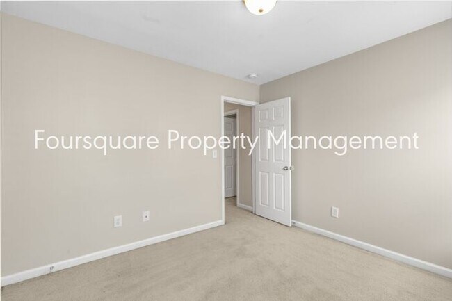 Building Photo - Single Family Home| 1st Floor Master Bedro...