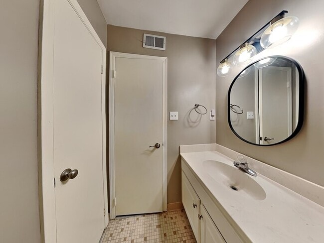 Building Photo - 3412 Sandner Ct