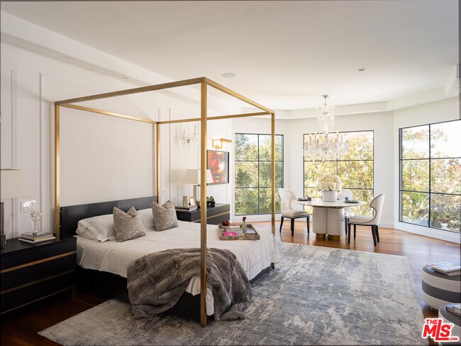 Building Photo - 5192 Parkway Calabasas