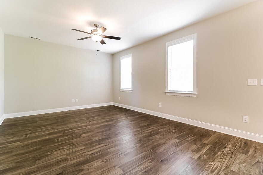 Building Photo - 355 Alcock Ln