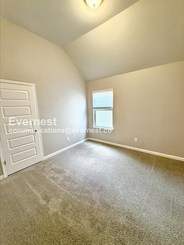 Building Photo - 313 Lossie Ln