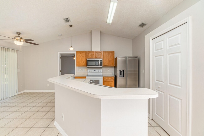 Building Photo - 1742 Laramie Cir