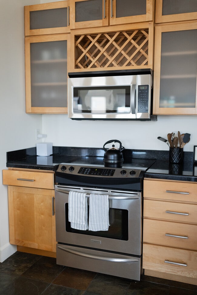 Building Photo - Draper Home - Annie