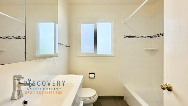Building Photo - 3+ Bedroom Modern El Cerrito Hills Home