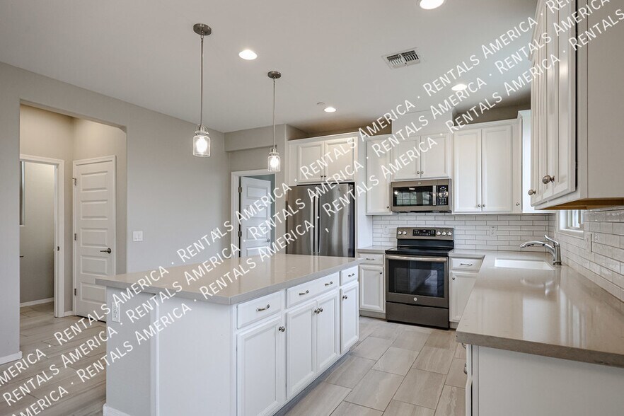 Building Photo - 1701 E Dogwood Ln