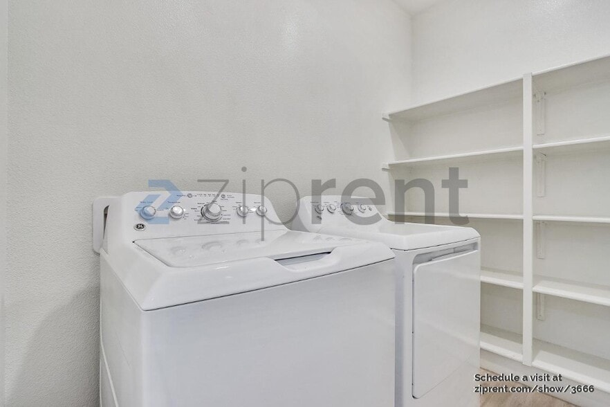 Building Photo - Unit