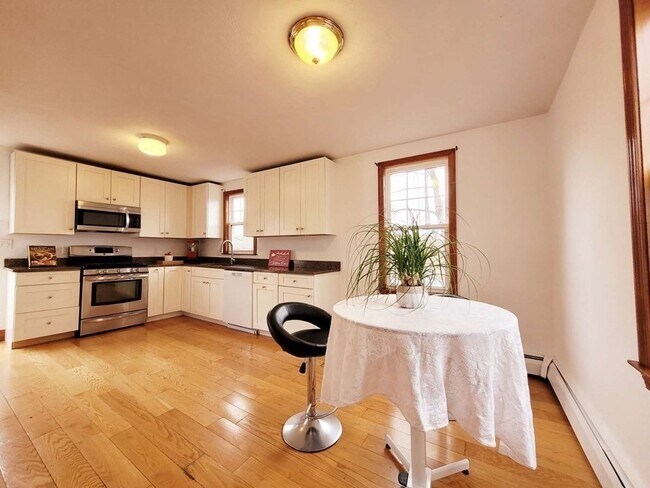 Building Photo - 49 Alleyne St