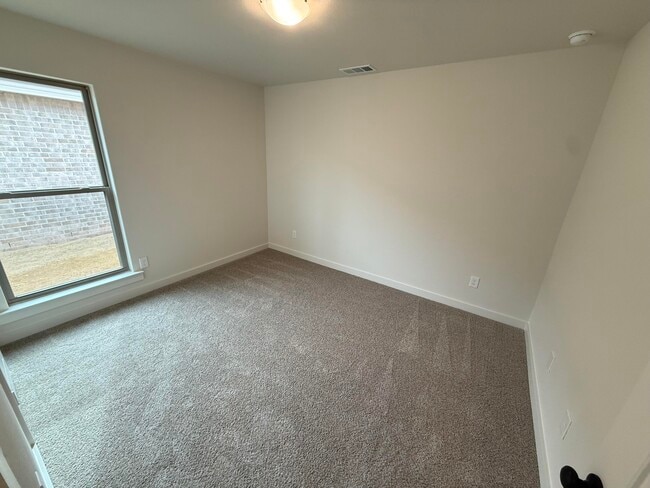 Building Photo - 1305 N Chicago Ave