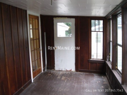 Building Photo - 391 Buck St