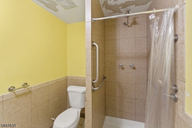 Building Photo - 190 US-46