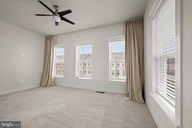 Building Photo - 212 Upper Brook Terrace