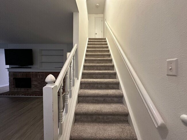 Building Photo - 7105 E Briarwood Dr