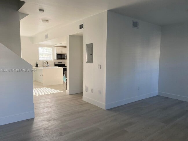 Building Photo - 5245 NW 112th Ave