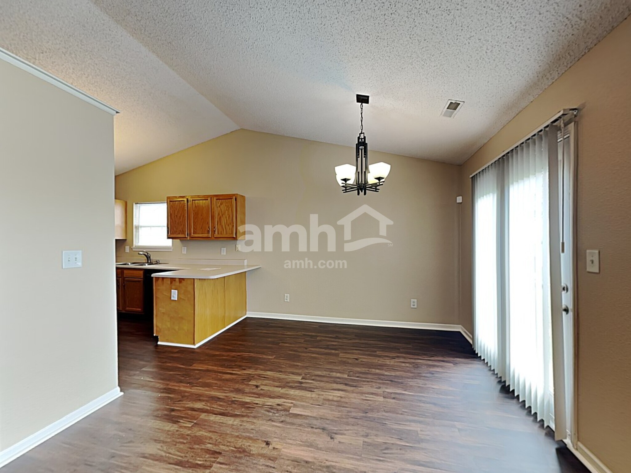 Building Photo - 5606 Wood Hollow Dr