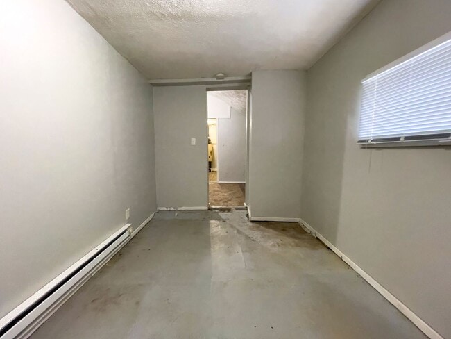 Building Photo - Spacious Three Bedroom Two Bath Home