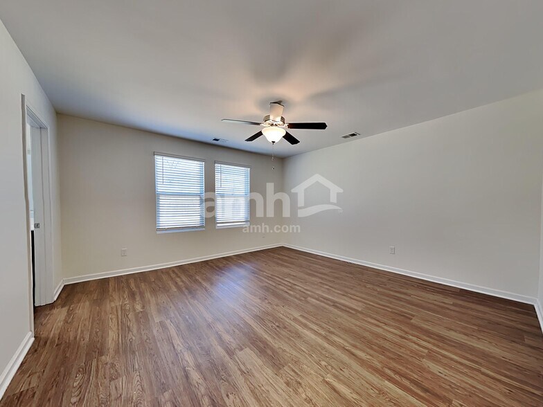 Building Photo - 136 Orion Way