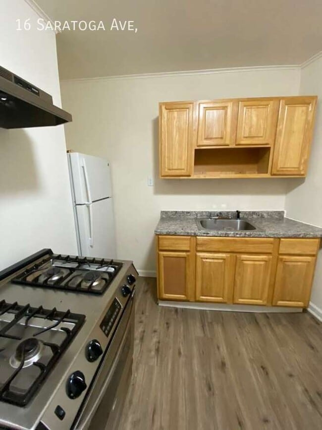 Building Photo - 16 Saratoga Ave