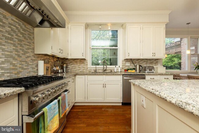Building Photo - 8809 Saunders Ln