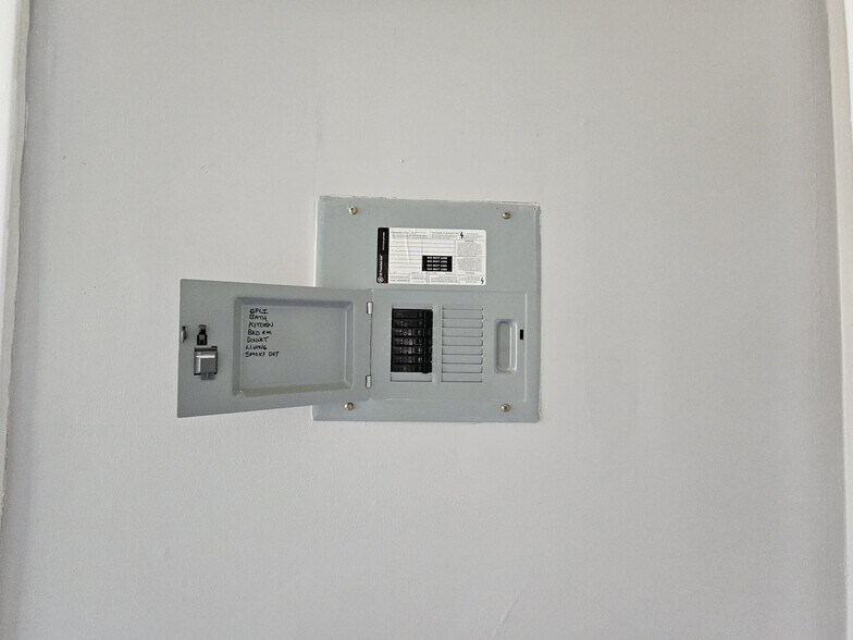 Building Photo - 392 E 147th St