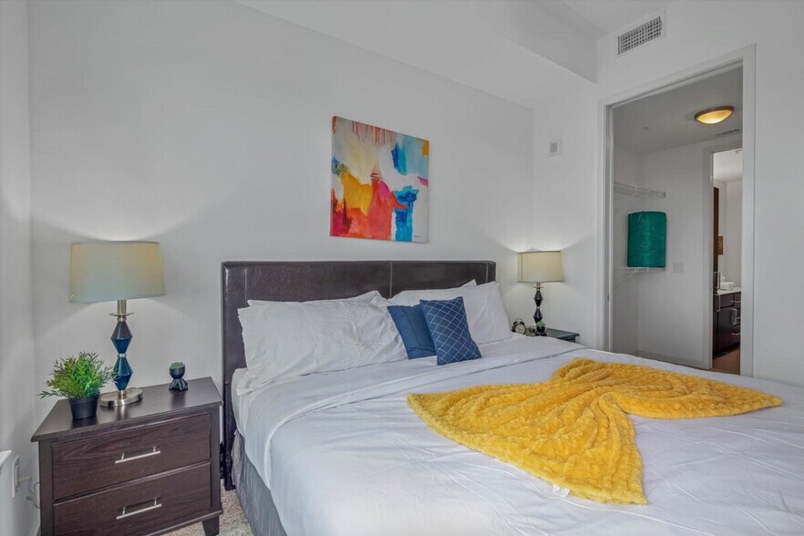 Building Photo - 2022 Holcombe Blvd