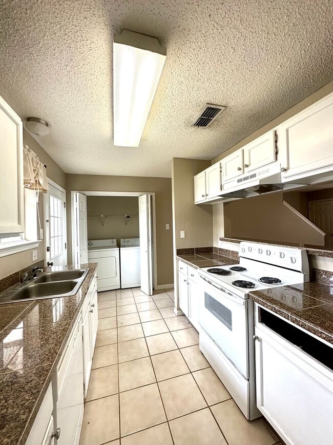 Primary Photo - 2 BR 2.5 BA Pleasant Ridge Townhomes
