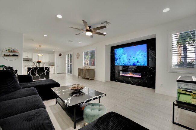 Building Photo - 10336 Early Morning Ave