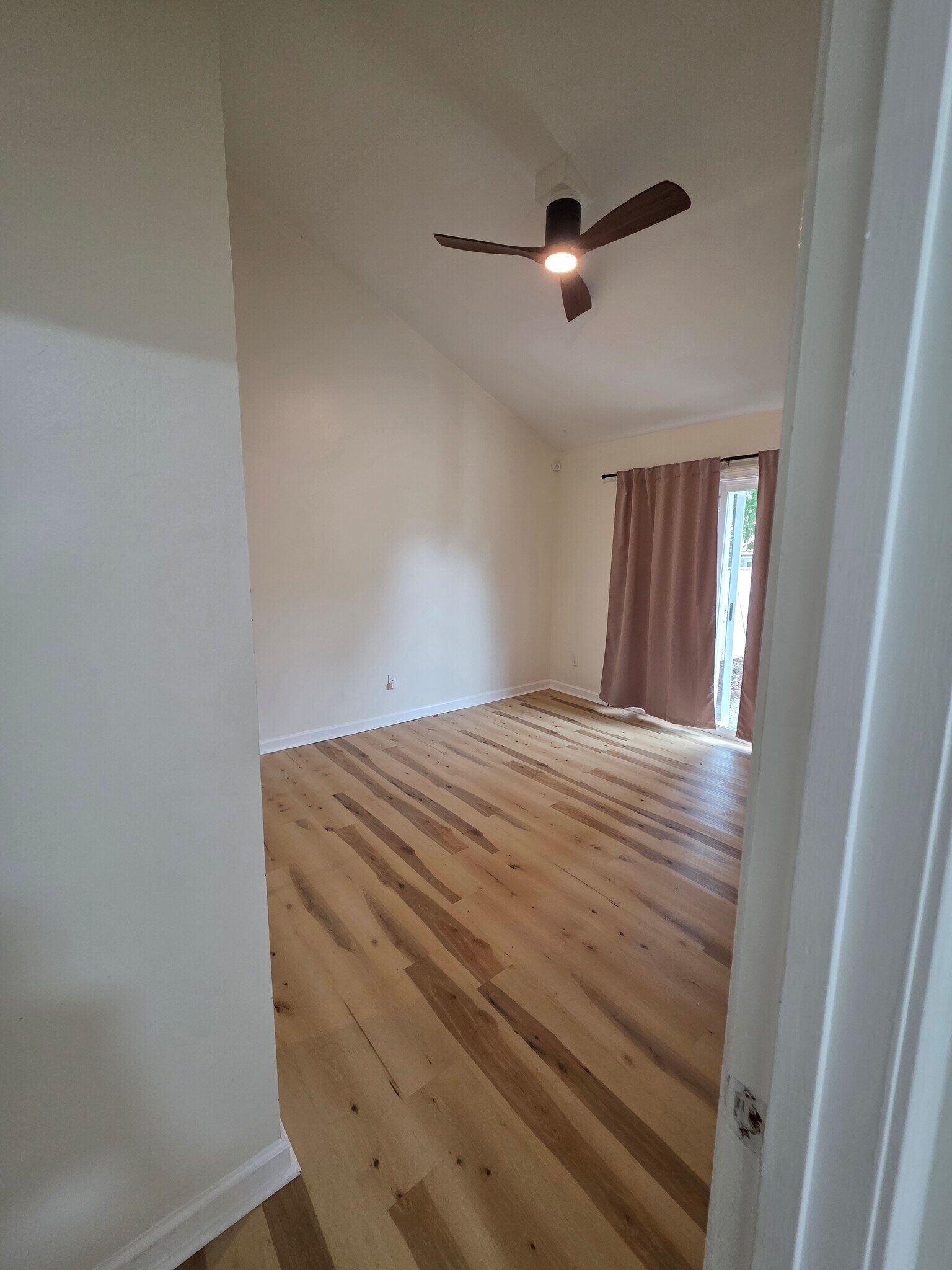 Building Photo - 647 Serramonte Dr