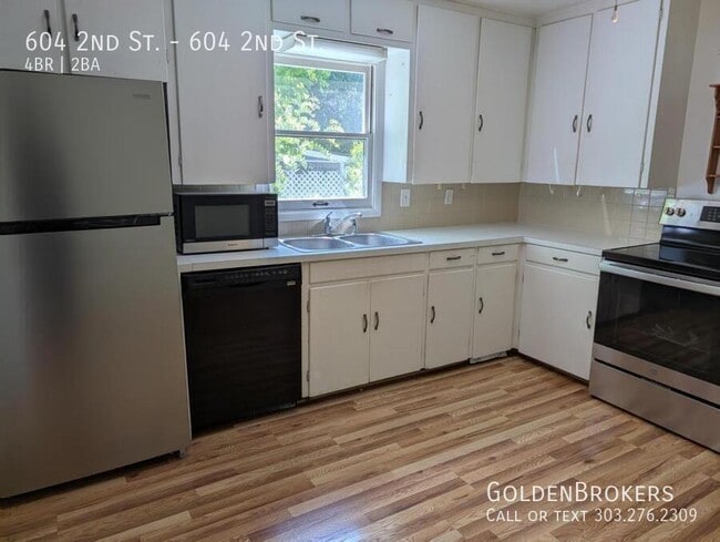 Building Photo - 604 2nd St